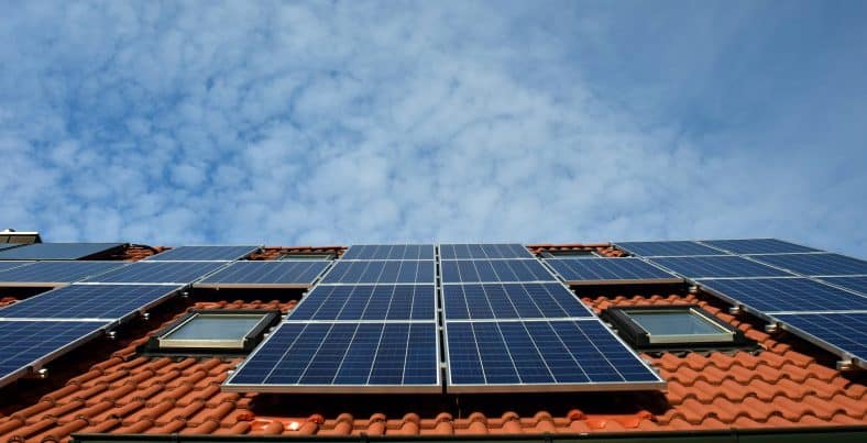 Wat is goedkoper, zonnepanelen kopen of huren?