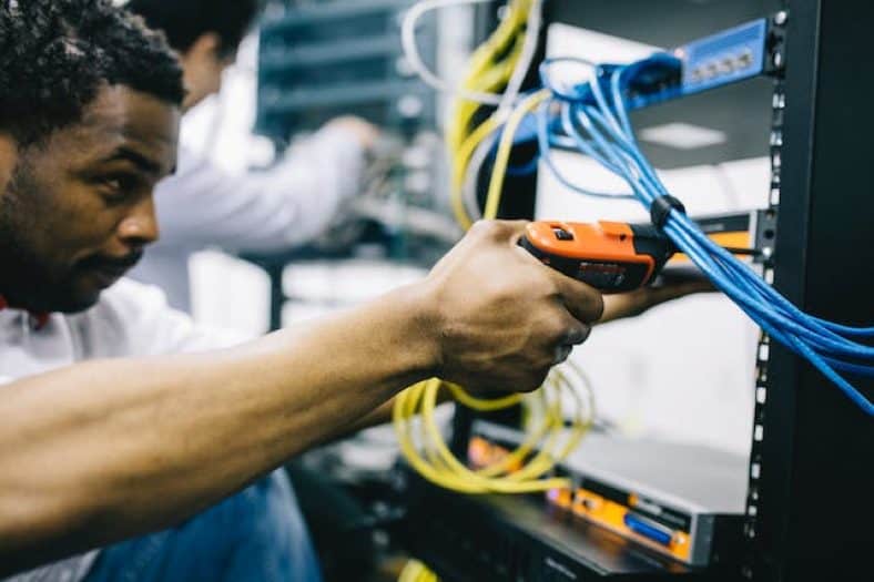 Zo proberen bedrijven in de elektrotechniek nieuw personeel te werven 