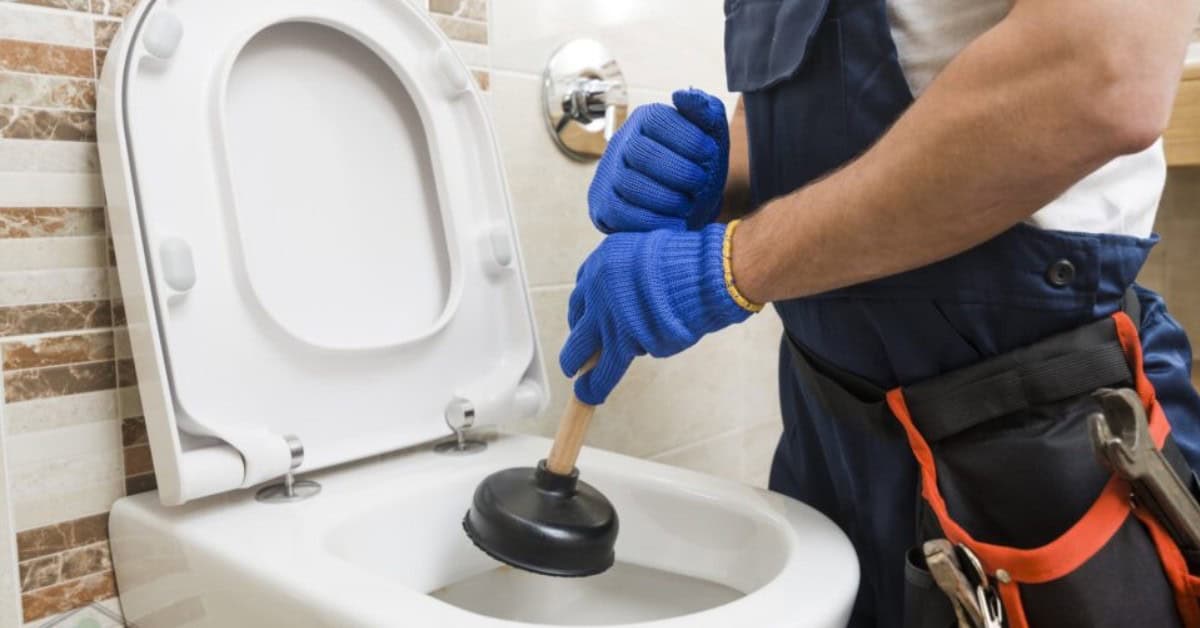 Toilet Verstopt? Zo Ontstop je het Snel en Effectief